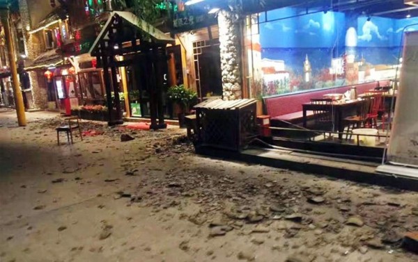 Violento terremoto sacude el sector turístico en China