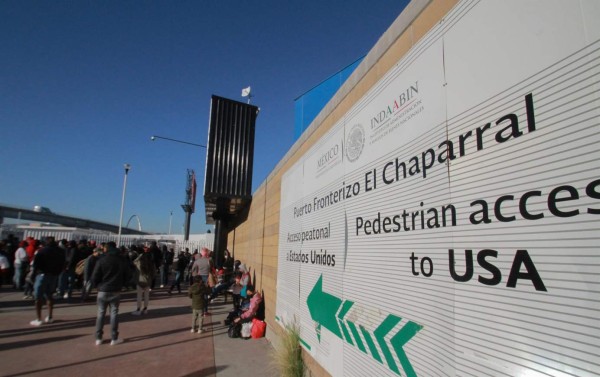 EEUU extiende restricciones de entrada en puntos fronterizos con México y Canadá