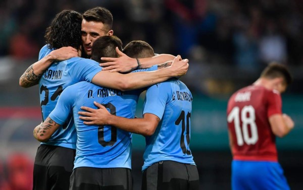 Uruguay vence a República Checa en amistoso con golazo de Cavani