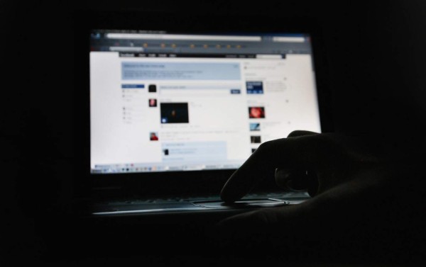 Joven busca trabajo por Facebook y la violan en entrevista