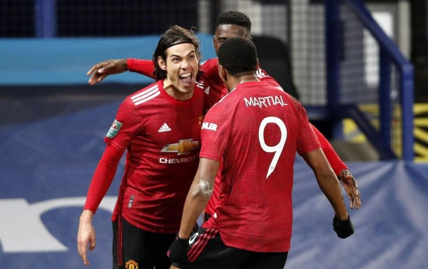 Cavani y Martial meten al Manchester United a semifinales de la Copa de la Liga