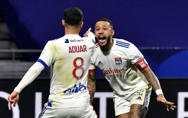Lyon se mantiene en la pelea por la Ligue 1 con un gol de Houssem Aouar