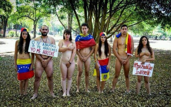 Venezolanos se desnudan como protesta contra Maduro