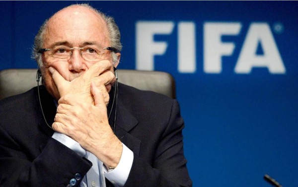 Hija de Blatter anuncia que su padre renunciará a la FIFA en febrero