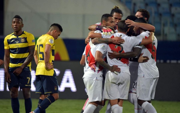 Perú vinó de atrás y empató 2-2 contra Ecuador en la Copa América. Foto AFP