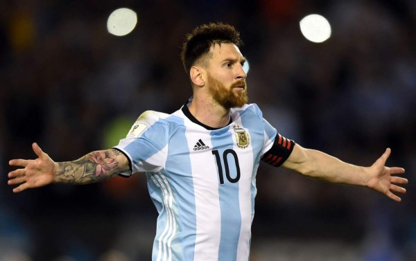 Un gol de Messi pone a Argentina en la zona de clasificación al Mundial
