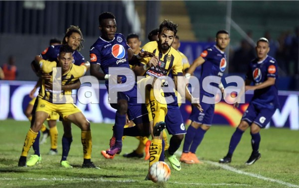 Real España empata con Motagua y retiene el liderato