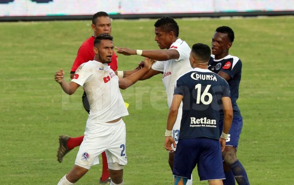 Polémico empate entre Motagua y Olimpia en el Nacional