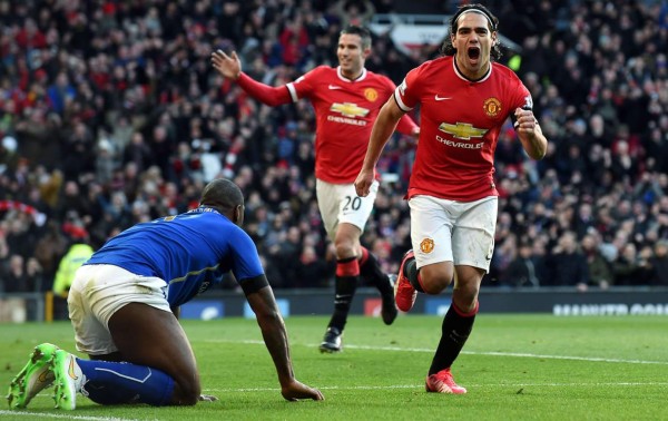 Manchester United gana con gol de Falcao y vuelve al podio