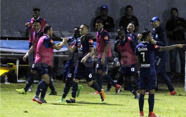 Jugadores del Motagua celebrando el primer gol marcado por Erick Andino. Foto Neptalí Romero