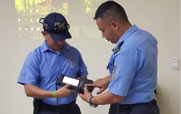 Un equipo especial de la DPI maneja sistema biométrico en Islas de la Bahía