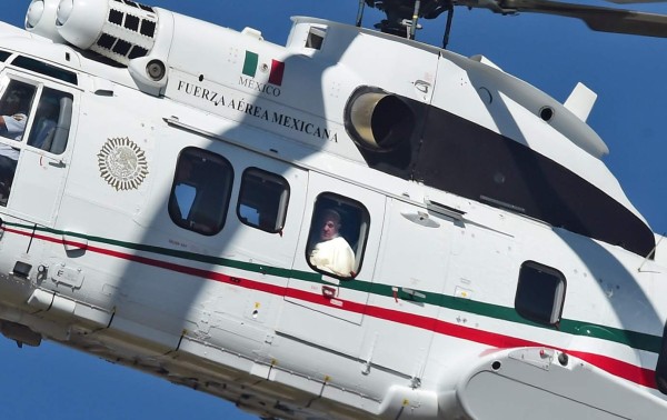 ¿Intento de atentado? Apuntan con láser al avión del Papa en México