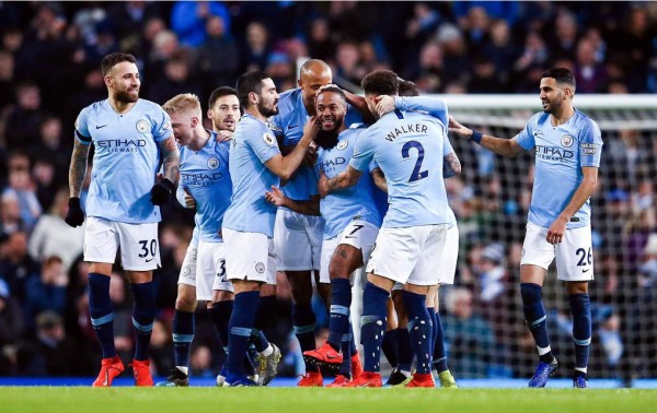Manchester City consolida el liderato de la Premier League con polémica