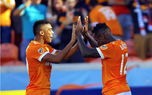 ¡Tarde agridulce! Romell Quioto marca golazo con Houston Dynamo, pero se retira lesionado