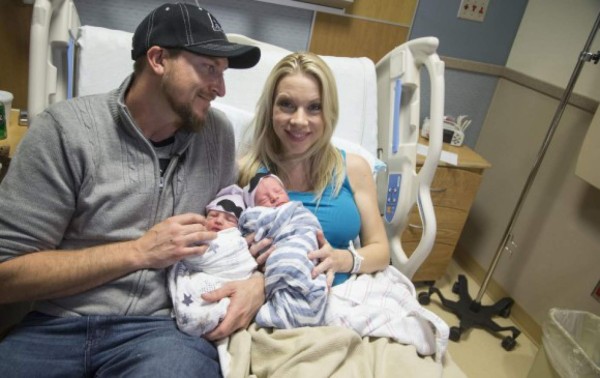 Tres parejas de gemelos nacen separados por el año nuevo en Estados Unidos