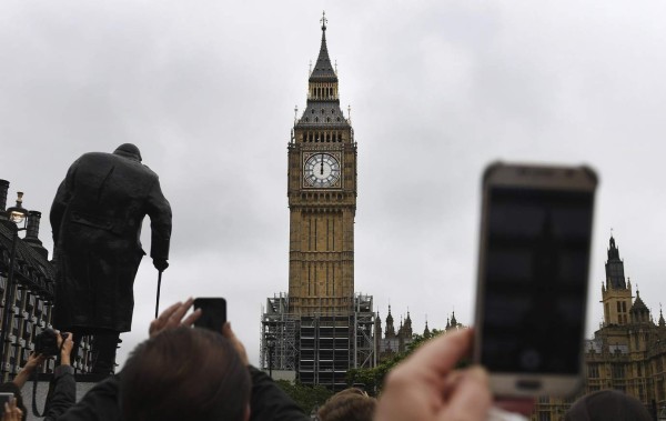 El Big Ben de Londres toca las últimas 12 campanadas