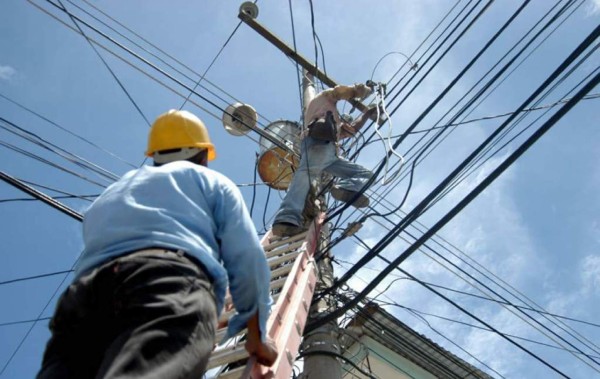 Falla en el sistema eléctrico provocó apagón en varias ciudades de Honduras