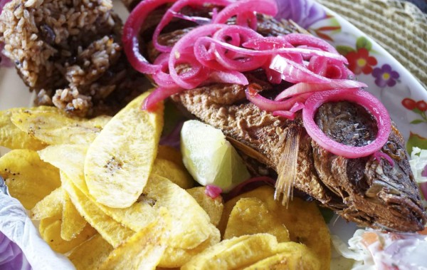 Playa, música y rica comida le esperan en El Triunfo de La Cruz