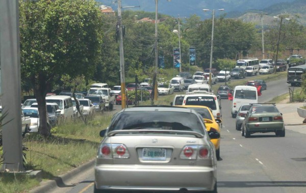 Accidente en Bulevar FFAA de Tegucigalpa deja dos lesionados