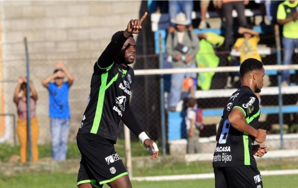 Yustin Arboleda marcó el gol del triunfo del Marathón ante Real de Minas. Foto Ronald Aceituno