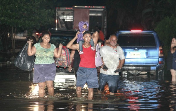 10,000 evacuados en La Lima por amenaza del Chamelecón  