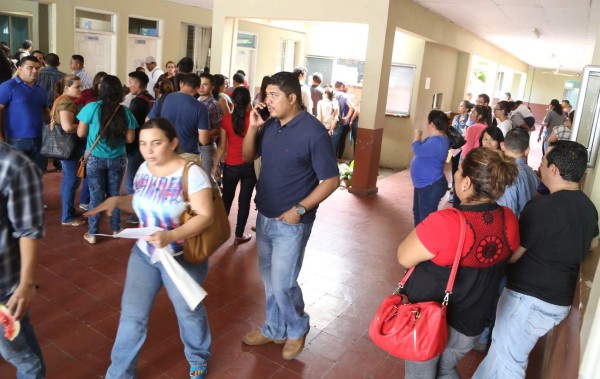 Docentes califican de pírrico el aumento anunciado por el Gobierno