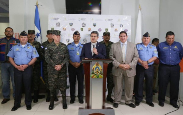 Presidente Hernández dice que están 'en proceso de liberar a Honduras' de pandillas
