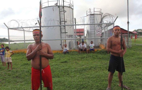 Unos 500 indígenas paralizan al menos 30 pozos petroleros en Amazonía peruana