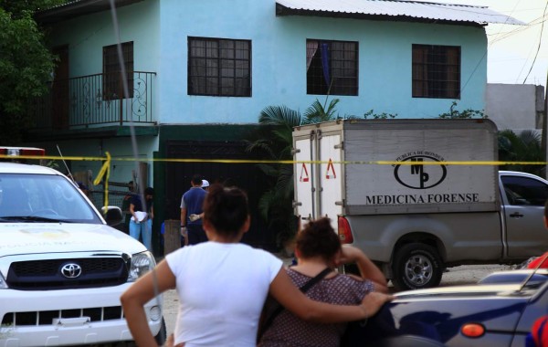 Asesinan a mecánico cuando salía de su casa