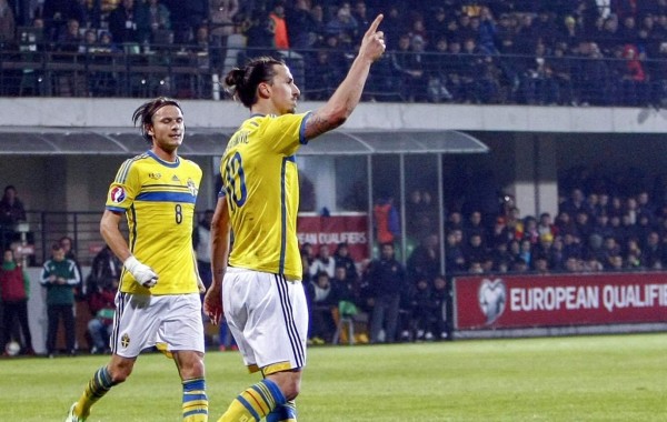 Video: El gol más curioso de Ibrahimovic para dar triunfo a Suecia