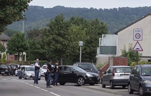 ﻿Al menos dos muertos en toma de rehenes en Francia