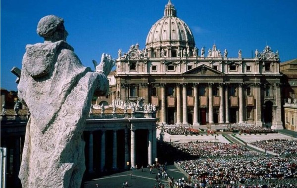 Vaticano envuelto en otro escándalo, incautan cuentas a altos funcionarios del banco