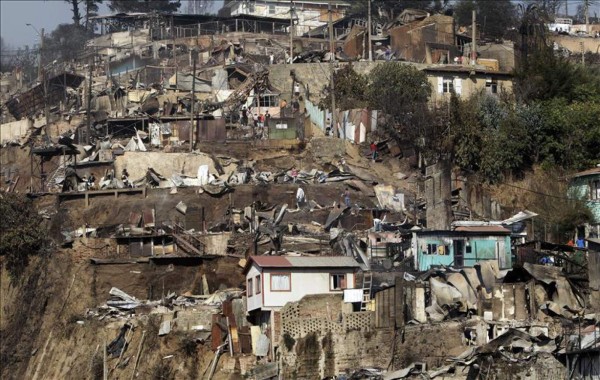 Muertos por incendio en Chile aumentan a 12