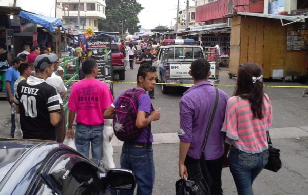De varios balazos matan a hombre en pleno centro de San Pedro Sula