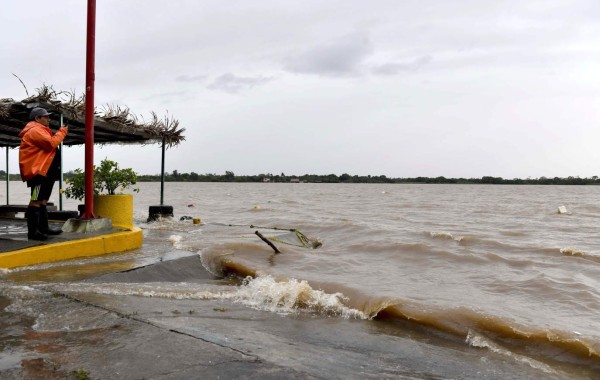 Dos muertos en México tras paso de Katia, degradada a tormenta tropical