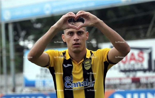 Ángel Tejeda celebrando su gol contra el Marathón en el Yankel Rosenthal.