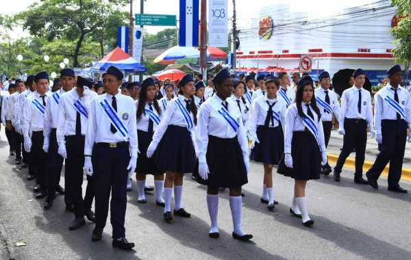 Colegios de Honduras continúan hoy desfiles de fiestas patrias