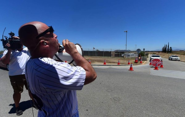 '¡Cierren la frontera!', pide activista antiinmigración en California