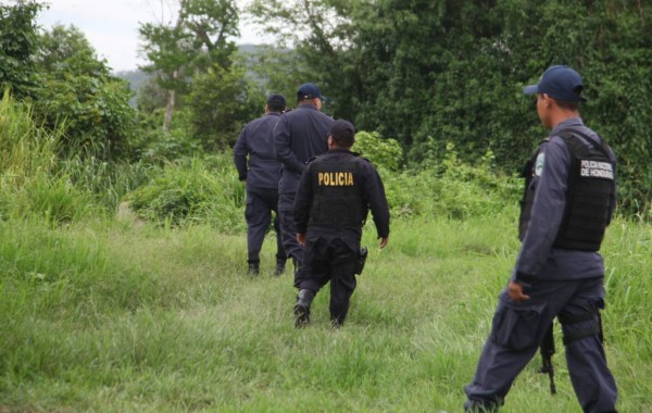 Hallan en cañeras el cadáver de una mujer