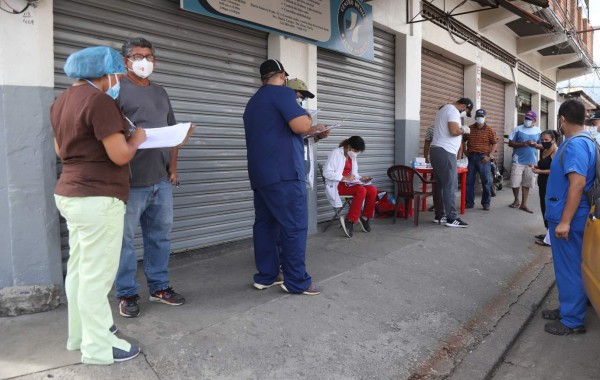 Más de 800 casas visitadas y 2,600 personas atendidas en jornada contra el covid