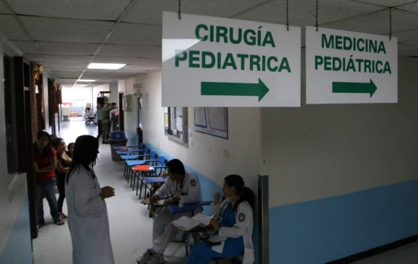 'Con las uñas” trabajan en sala de hospitalización pediátrica del Mario Rivas