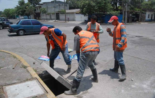 10 tapaderas de alcantarillas se roban a diario en San Pedro