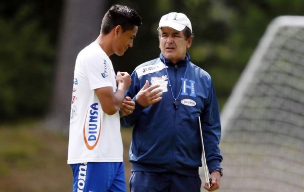 Andy Nájar visitó la Selección de Honduras y le dio malas noticias a Jorge Luis Pinto