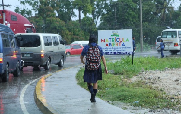 Sistema de baja presión sigue generando lluvias en Honduras