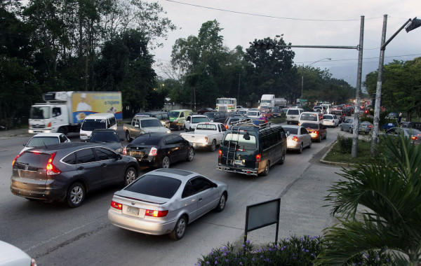 Ya no hay horas pico en San Pedro Sula, el caos vial es permanente