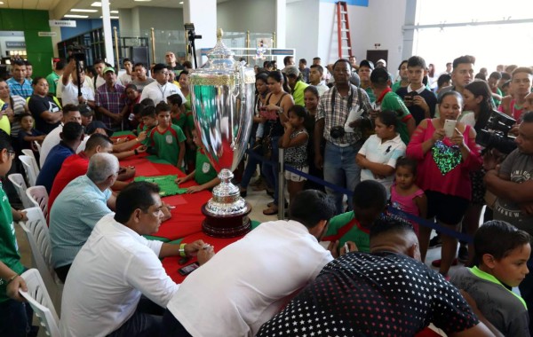 Marathón celebra la Copa Presidente con sus aficionados