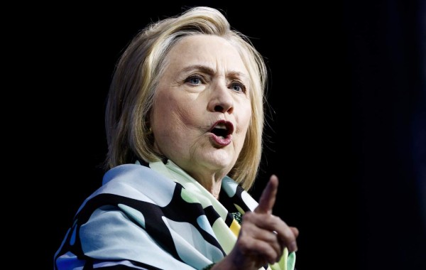 Hillary Clinton urge a votar contra 'el radicalismo y la corrupción' de Trump