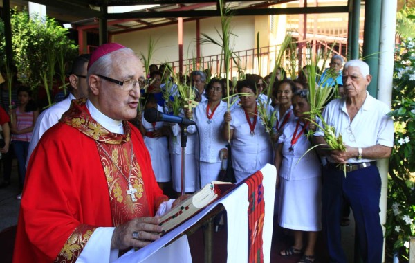 Iglesia llama a católicos a que acudan a los templos