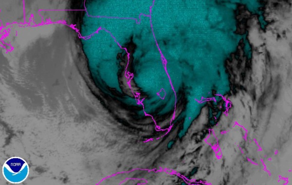 Huracán Irma avanza causando destrozos hacia el norte de Florida