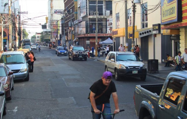 Despejan de vendedores la Tercera Avenida sampedrana